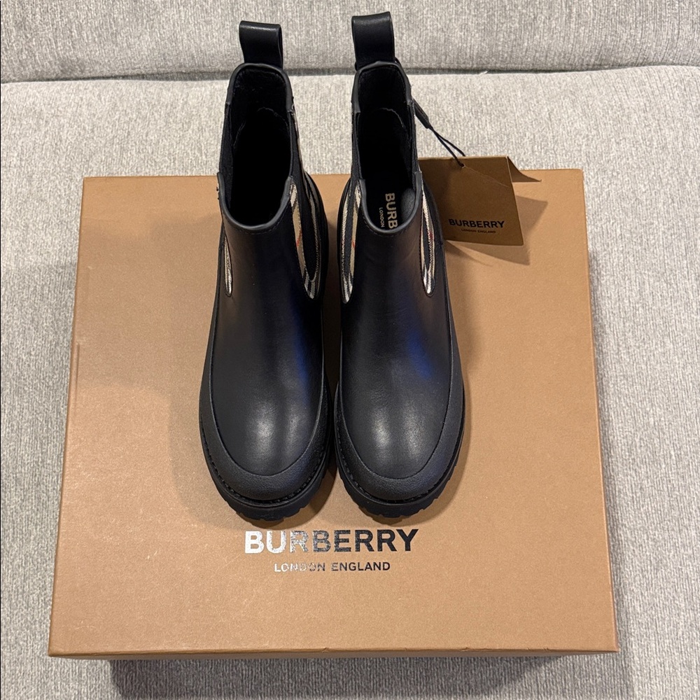 Burberry Kids Chelsea Boots - Picture 6 of 6
